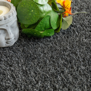 Gazon synthétique de couleur Métropolitain Gris foncé 22 mm, fibres gris anthracite pour aménagement extérieur contemporain