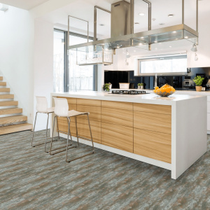 Sol vinyle clipsable Mix and Match Click 5G - Acier vintage, posé dans une cuisine moderne