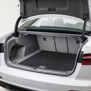 Moquette pour coffre et tapis de sol voiture au mètre - Noir chiné offrant une finition soignée au compartiment de chargement