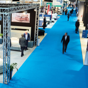 Moquette Stand Event - Bleu azur en zone circulation pour salon exposition