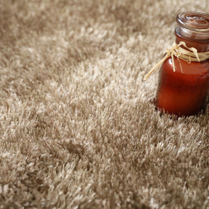 Moquette épaisse Éclat shaggy marron clair - gros plan