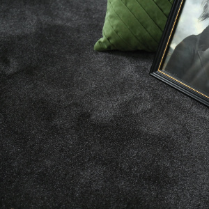 Tapis sur mesure doux Hypnose noir velours - vue de près