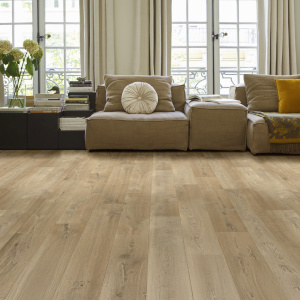 evêtement de sol vinyle Black Edition Crouch Oak effet parquet bois dans un salon contemporain