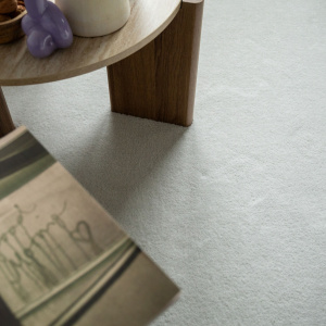 Tapis sur mesure Pulse gris perle, revêtement polyamide résistant et élégant