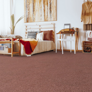 Revêtement moquette Lumicolor Rose ancien avec mobilier bois et décoration douce