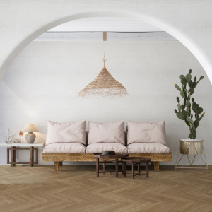Lame vinyle - Gerflor Senso Unik HB - Madera castano, sol effet parquet dans un salon aux teintes douces