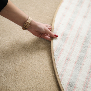 Tapis rond Hypnose beige nude Galon tabac - envers