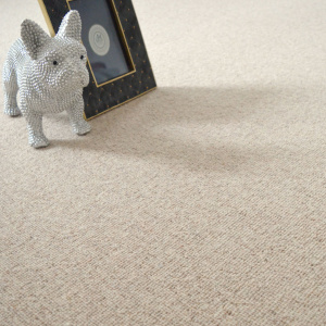 Tapis Killoo grège 100 % pure laine vierge gansé beige, avec décoration moderne et figurine argentée