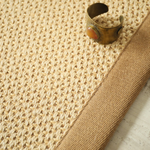 Tapis naturel en Sisal Slow naturel ganse lin camel - vue de près