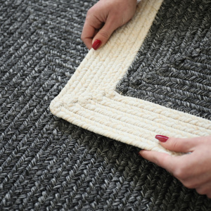 Tapis imitation fibres naturelles intérieur et extérieur Provence gris et beige - envers