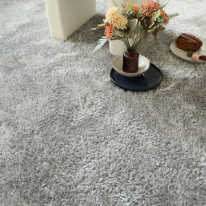 Tapis sur mesure Éclat shaggy gris clair