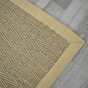Finition d’angle du tapis Bihar, ganse coton beige et tissage naturel
