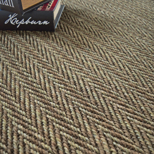 Moquette sisal Nairobi Chevron texture naturelle brun chaud et élégante