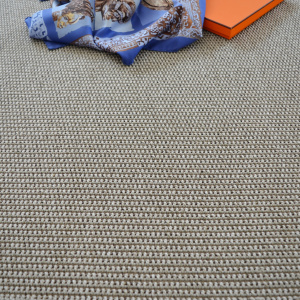 Revêtement de sol Lombok Silver avec texture tressée et décor sobre et élégant