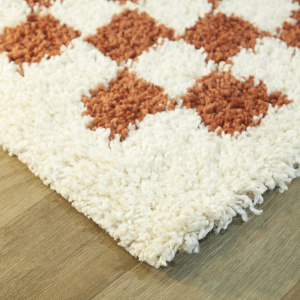 Tapis damier à poils longs - Colorama - Rouge terracotta - coin