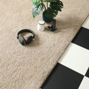 Tapis Cocoon grège galon fauve - salon