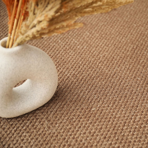 Tapis sur mesure en fibres végétales sisal Tulum coloris cuivre au tissage 1/2 Panama - Vue de près