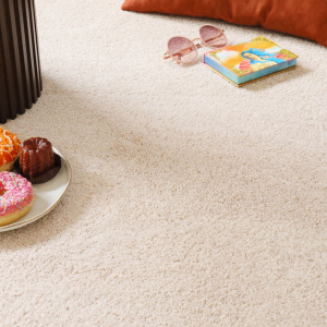 Tapis sur mesure en polyester recyclé Re-life beige nude