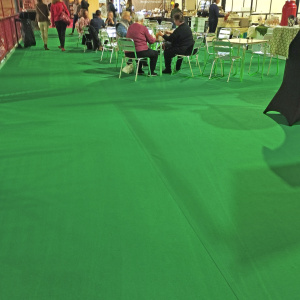 Moquette Stand Event vert, revêtement de sol pour salons et foires professionnelles