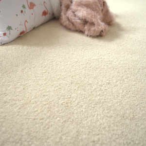 Détail moquette Select Beige clair avec velours dense et surface ultra douce