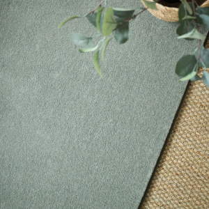 Tapis doux Hypnose vert sauge galon vert olive - vue de haut