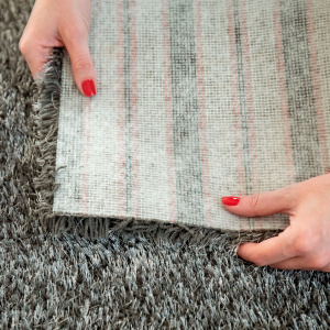 Moquette shaggy gris foncé Éclat FusionBac, revêtement épais et confortable avec envers FusionBac