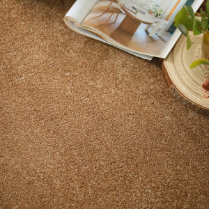Moquette résistante aux taches Chromaluxe Noisette avec fibres techniques et rendu élégant