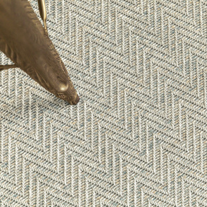 Revêtement de sol Java Chevron gris grège avec texture résistante et effet fibres naturelles