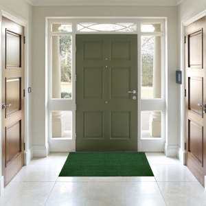 Paillasson - Tapis brosse Coco - Vert - Ép. 17 mm, tapis rectangulaire vert intense dans une entrée classique aux boiseries blanches et au sol clair