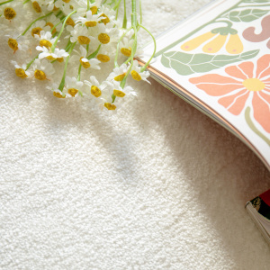 Tapis sur mesure Pulse blanc crème, texture élégante pour salon ou chambre cosy