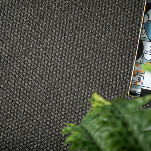 Tulum fibre naturelle anthracite tapis sur mesure en sisal, tissage Panama serré et aspect brut élégant