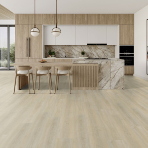 Lame vinyle clipsable - Gerflor R55 Lock+ Acoustic - Selma natural au sol d’une cuisine lumineuse avec mobilier bois clair