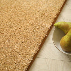 Matière chaleureuse du tapis Select Camel - Résistant aux taches, décor épuré et lumineux