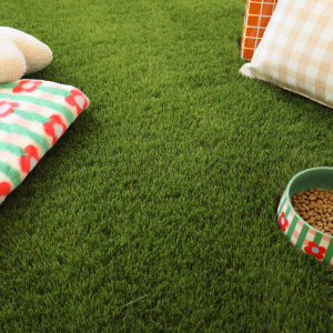 Finition soignée du tapis gazon artificiel haut de gamme Saint-Tropez 50 mm
