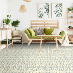 Ambiance végétale et déco avec le tapis sur mesure arabesques - Bleu et ocre