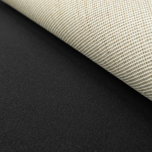 Tapis velours Sylon Noir intense haute résistance soulevé pour visualiser l’envers