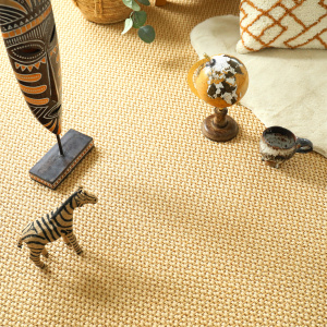 Sisal Slow Naturel vue d’ensemble avec accessoires déco et texture naturelle