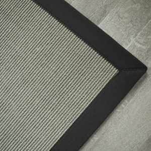 Tapis sisal Yucatan gris acier ganse coton noire - Coin