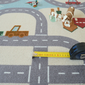 Moquette de jeu enfant Circuit de voiture Campagne avec passage piéton et voitures miniatures