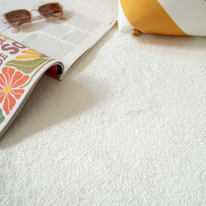 Moquette Pulse blanc crème ultra douce, matière velours douce et confortable