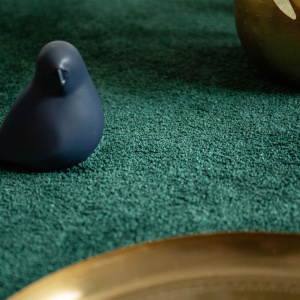 Tapis sur mesure Pulse vert forêt, texture textile douce au rendu profond et élégant
