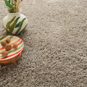 Tapis shaggy marron tendre Back70 Revival, revêtement dense et moelleux