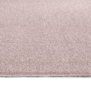 Moquette Kawaii rose poudré ultra douce, vue rapprochée de la fibre dense et confortable