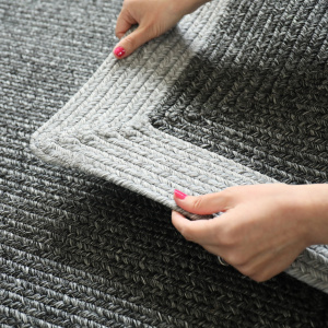 Tapis imitation fibres naturelles intérieur et extérieur Provence anthracite - envers