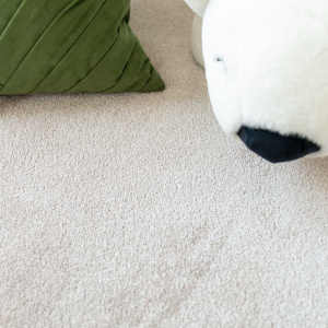 Tapis sur mesure Pulse argile beige, surface douce aux nuances naturelles élégantes