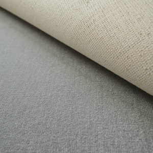 Moquette velours Sylon gris acier soulevée pour visualiser le revêtement