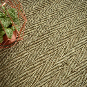 Tapis en jonc de mer confectionné en France finition ganse noire élégante