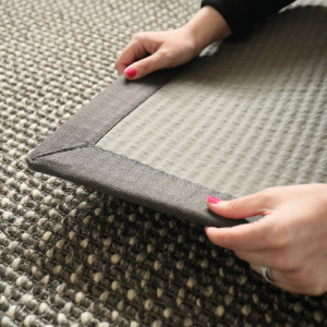 Tapis Laine et sisal Caloundra grosses boucles gris ganse anthracite - envers