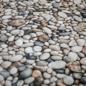 Moquette Stand imprimée Galets – texture minérale réaliste pour scénographie design