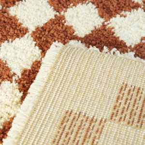 Tapis damier à poils longs - Colorama - Rouge terracotta - envers